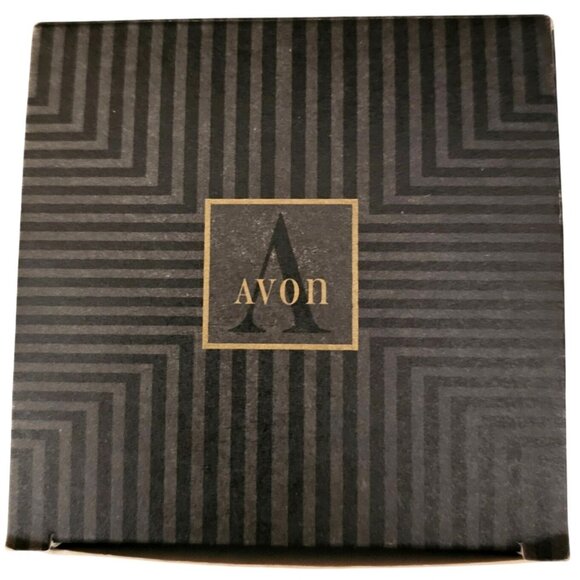 Avon 1986-87 Gold Tone Victorian Style Brooch With Girl Portrait In Original Box - Picture 3 of 3